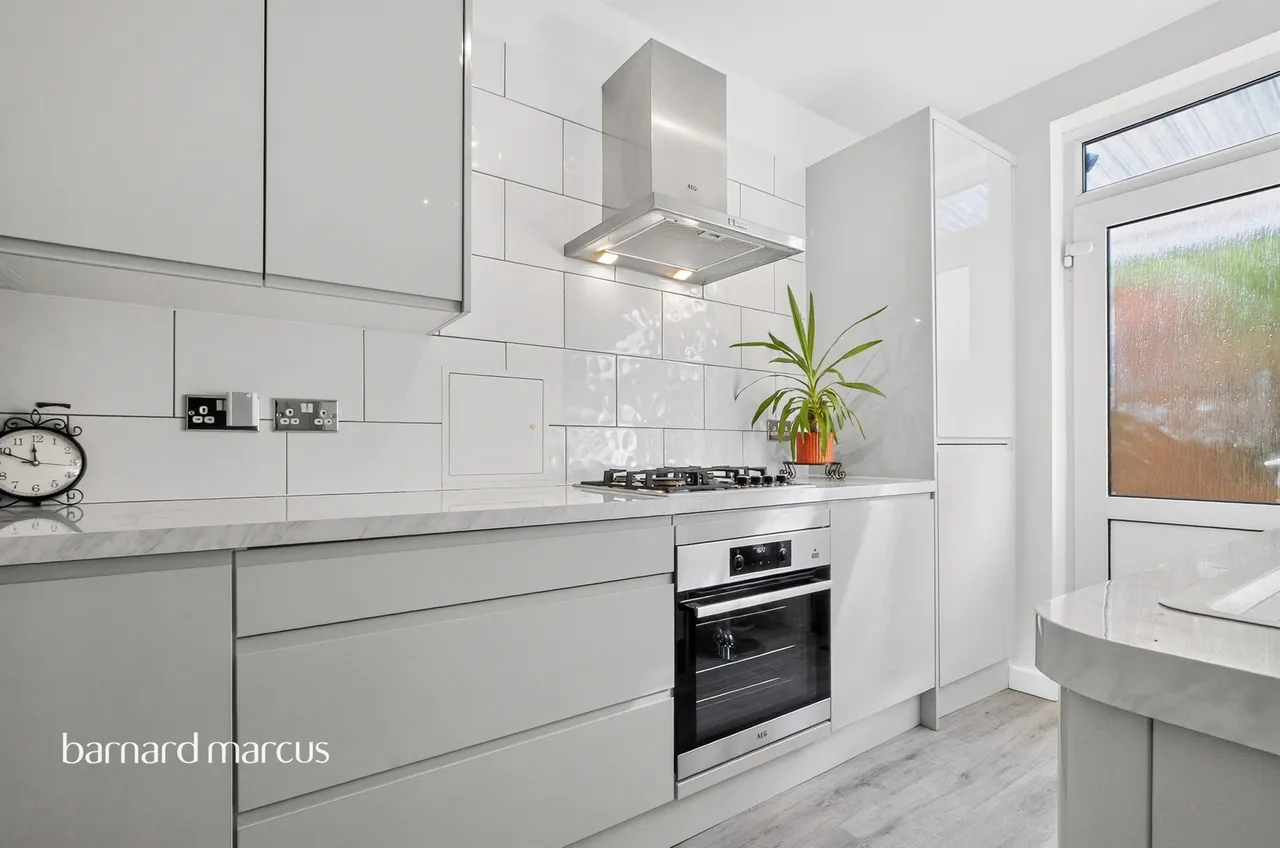 Oakleigh Road North, London, N20, photo 3