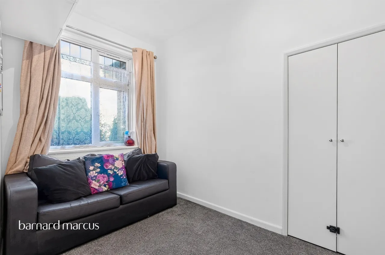 Oakleigh Road North, London, N20, photo 10