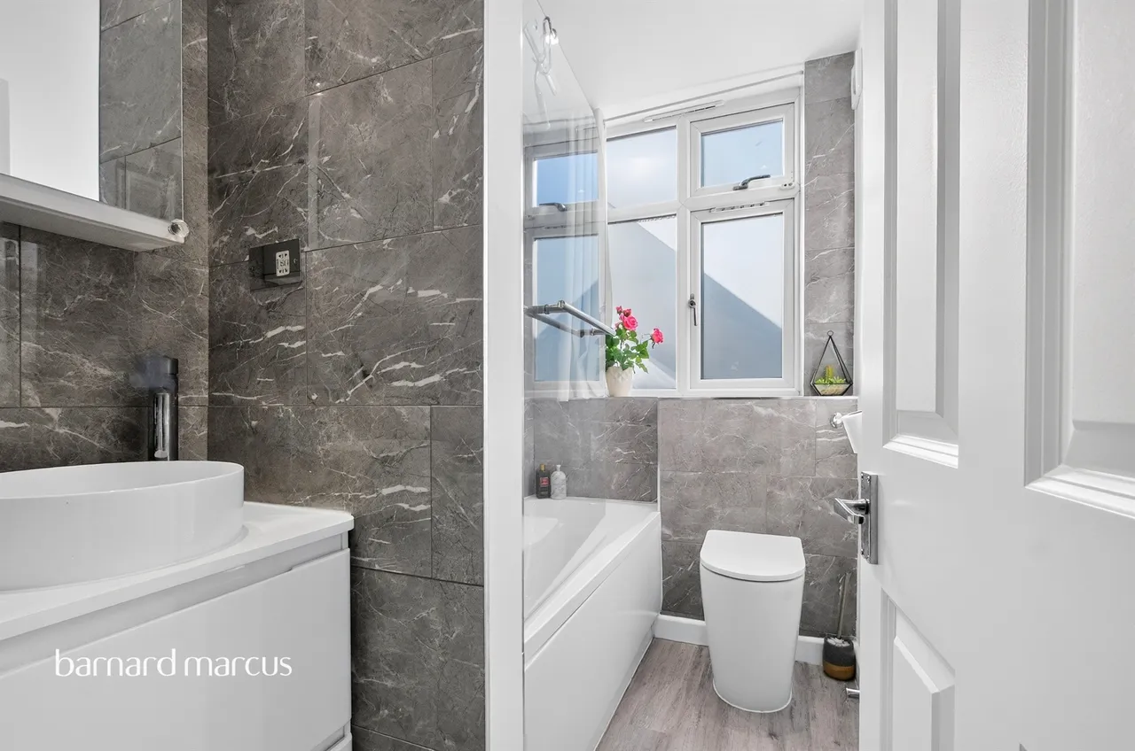 Oakleigh Road North, London, N20, photo 7