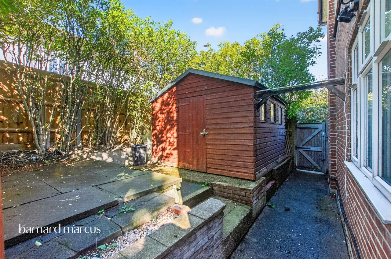 Oakleigh Road North, London, N20, photo 11