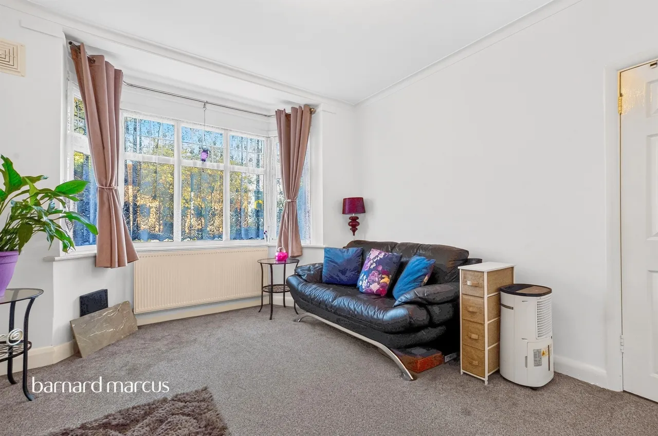 Oakleigh Road North, London, N20, photo 9