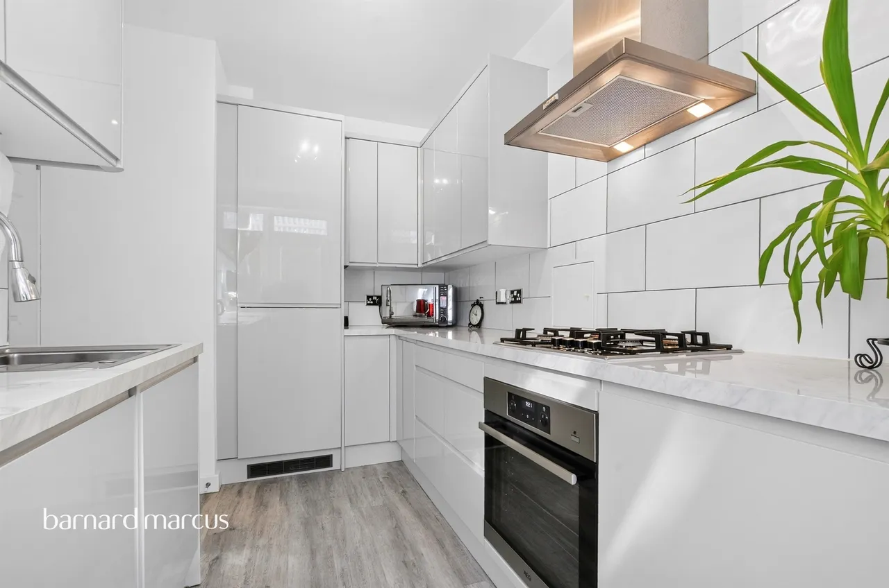 Oakleigh Road North, London, N20, photo 8