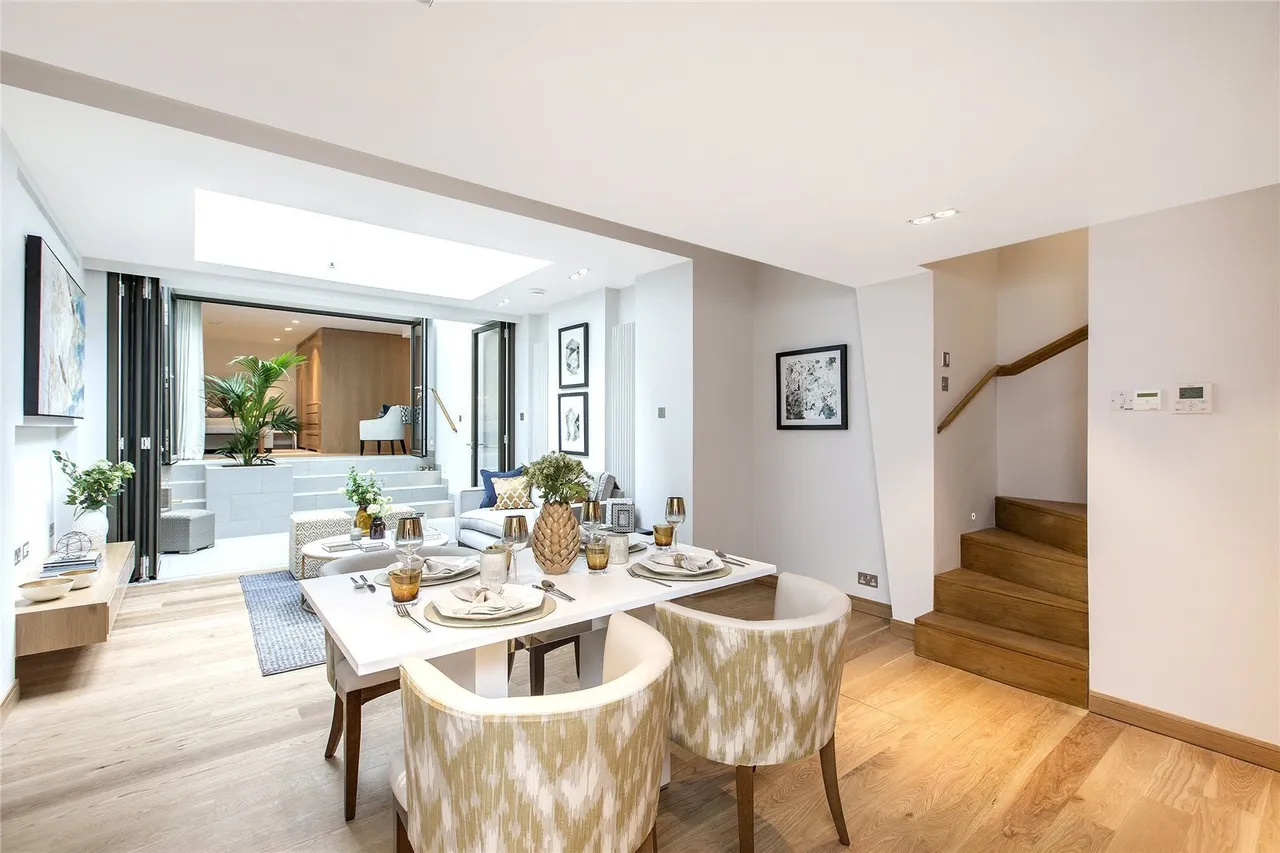 2 bed flat to rent, Grosvenor Road, London, SW1V