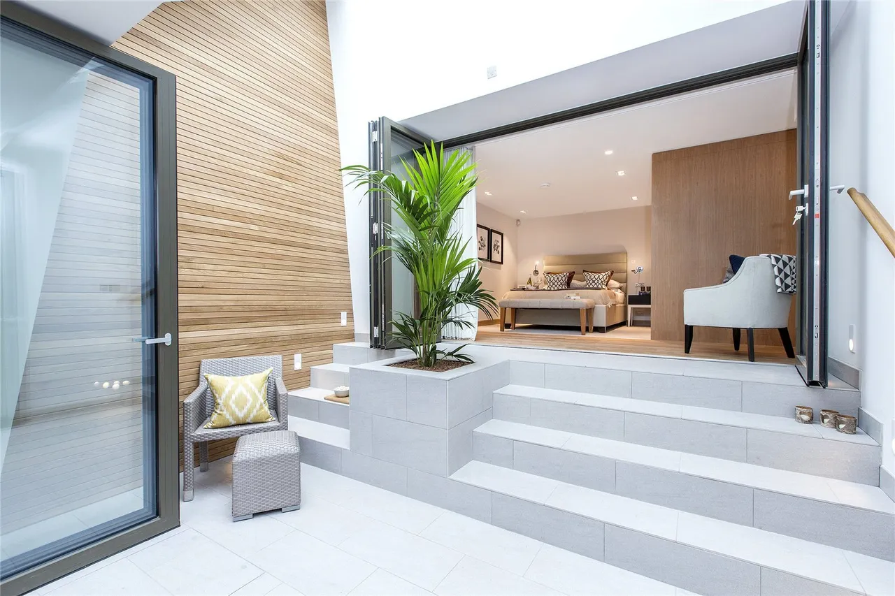 Grosvenor Road, London, SW1V, photo 6