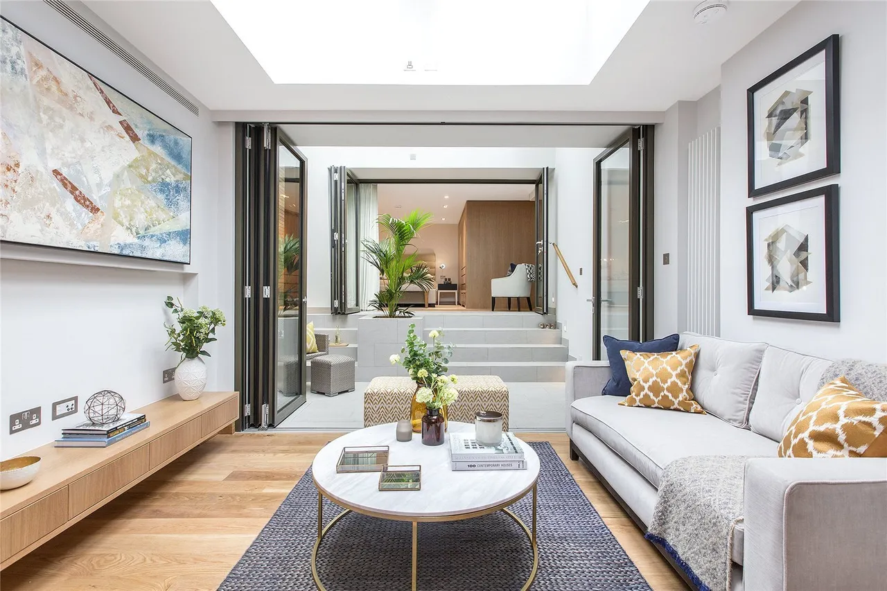 Grosvenor Road, London, SW1V, photo 2
