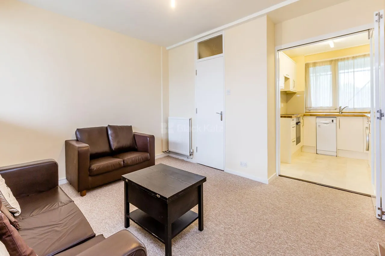 3 bed flat to rent, Twyford Street, N1