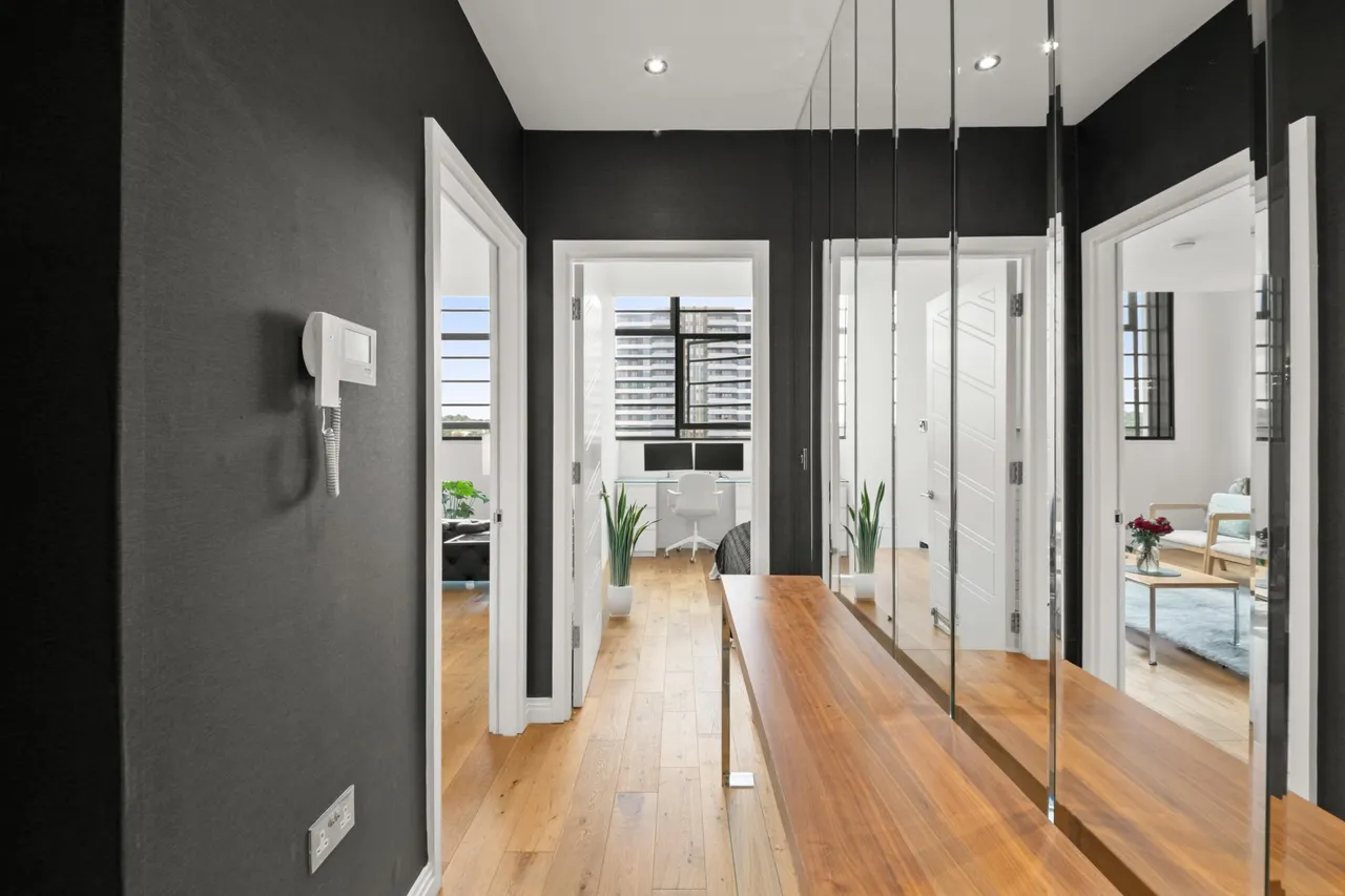 Western Avenue, Greenford, UB6, photo 4