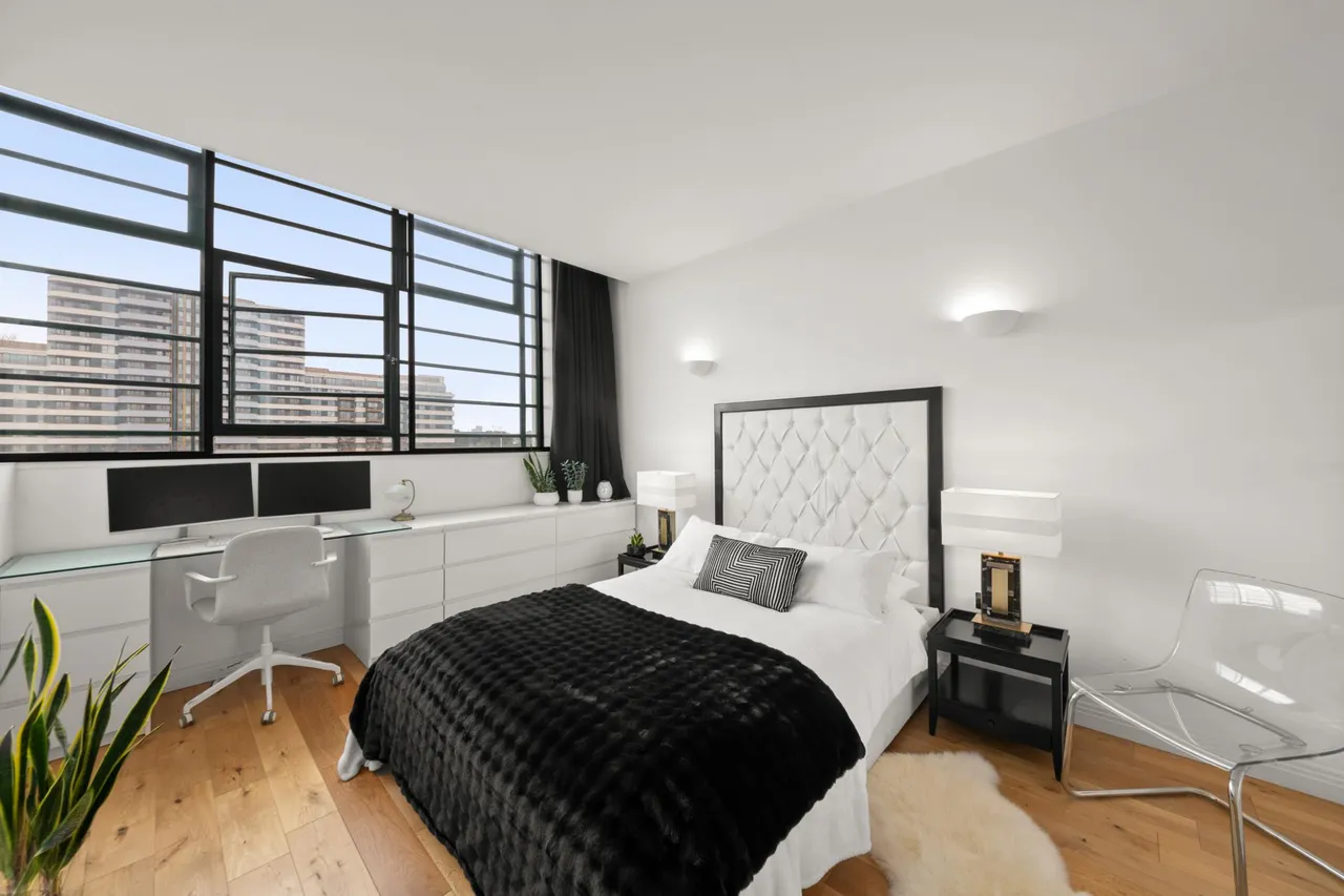 Western Avenue, Greenford, UB6, photo 10