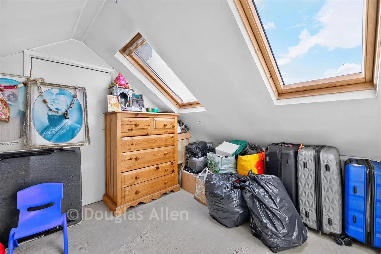 Christie Gardens, Romford, RM6, photo 5