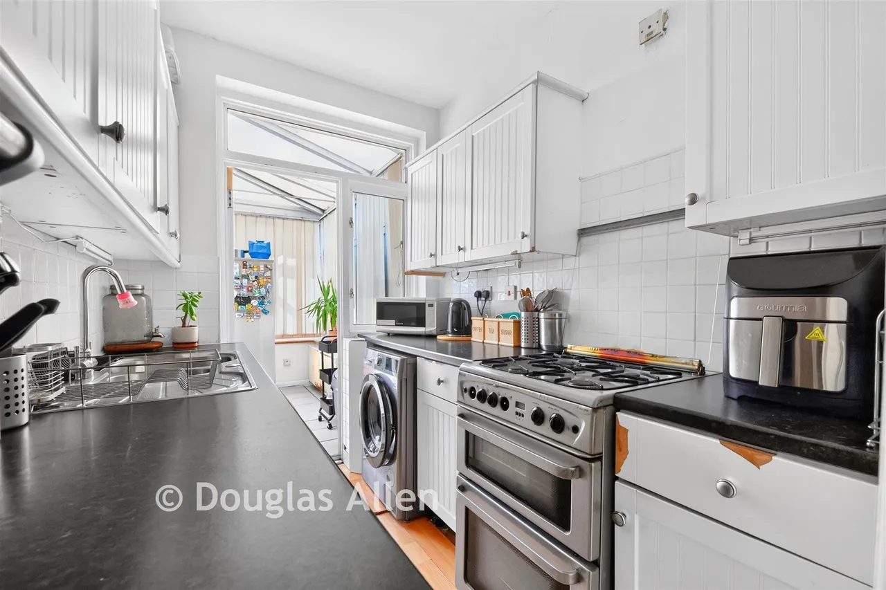 Christie Gardens, Romford, RM6, photo 4