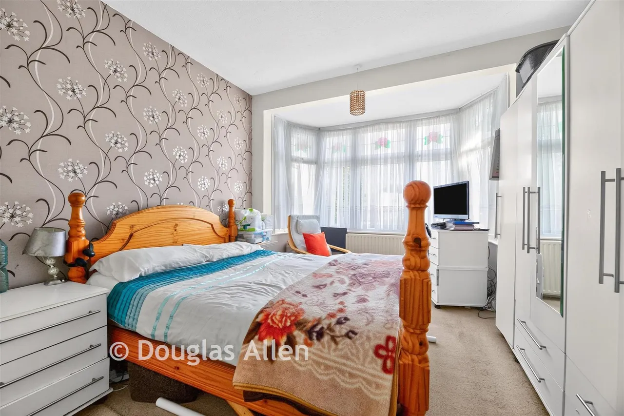Christie Gardens, Romford, RM6, photo 6