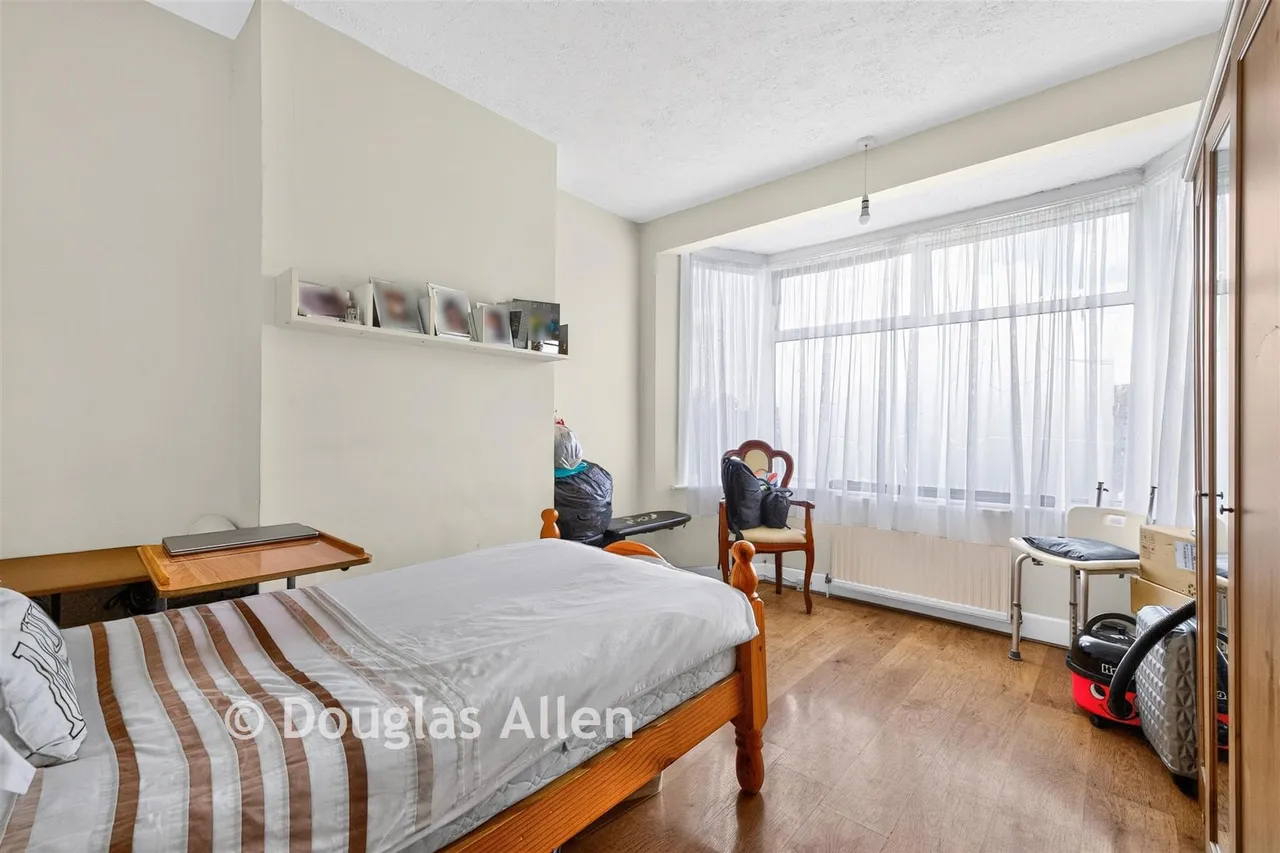 Christie Gardens, Romford, RM6, photo 7
