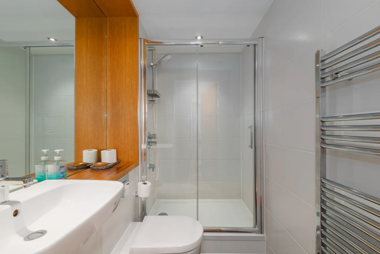 Barking Road, London, E16, photo 6