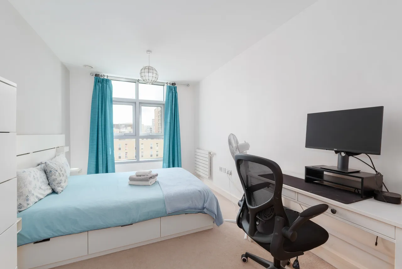 Barking Road, London, E16, photo 5