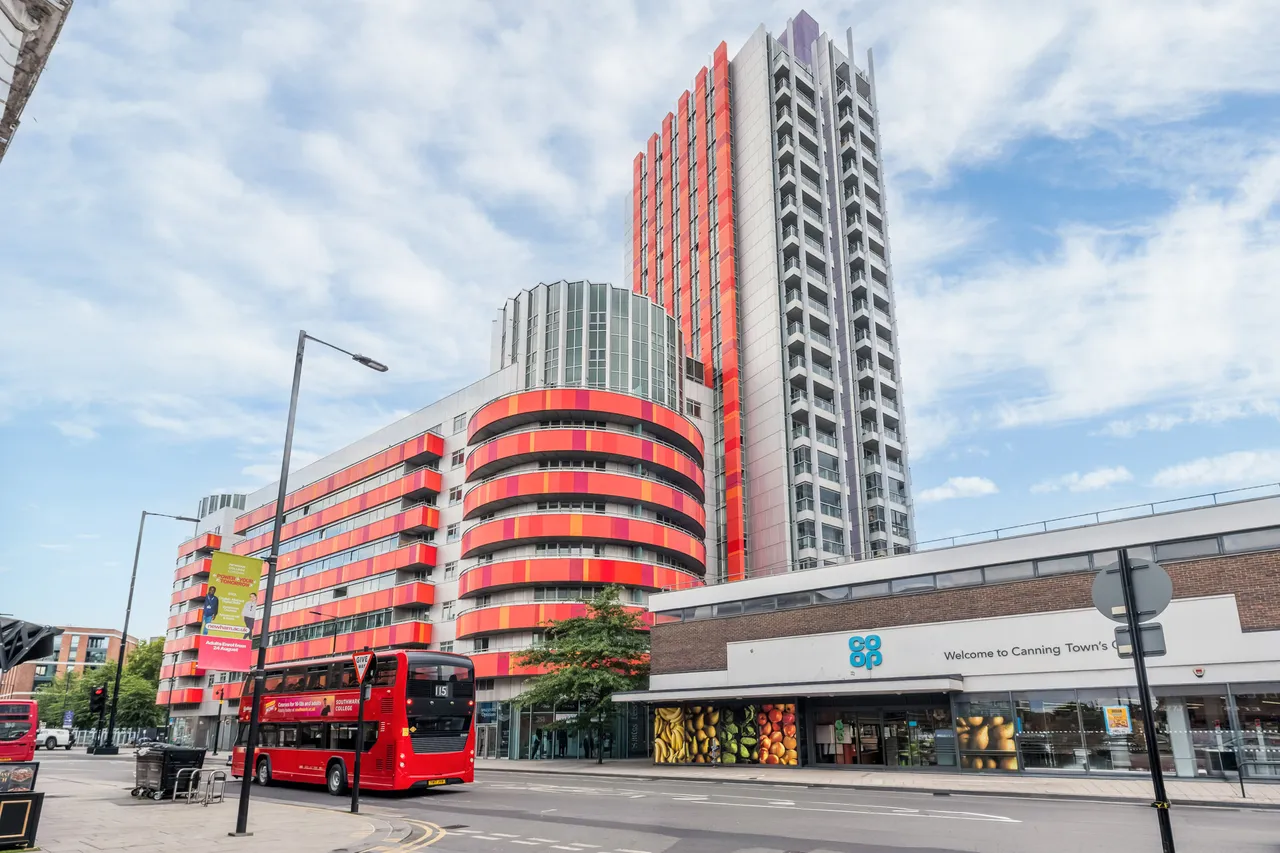 Barking Road, London, E16, photo 9