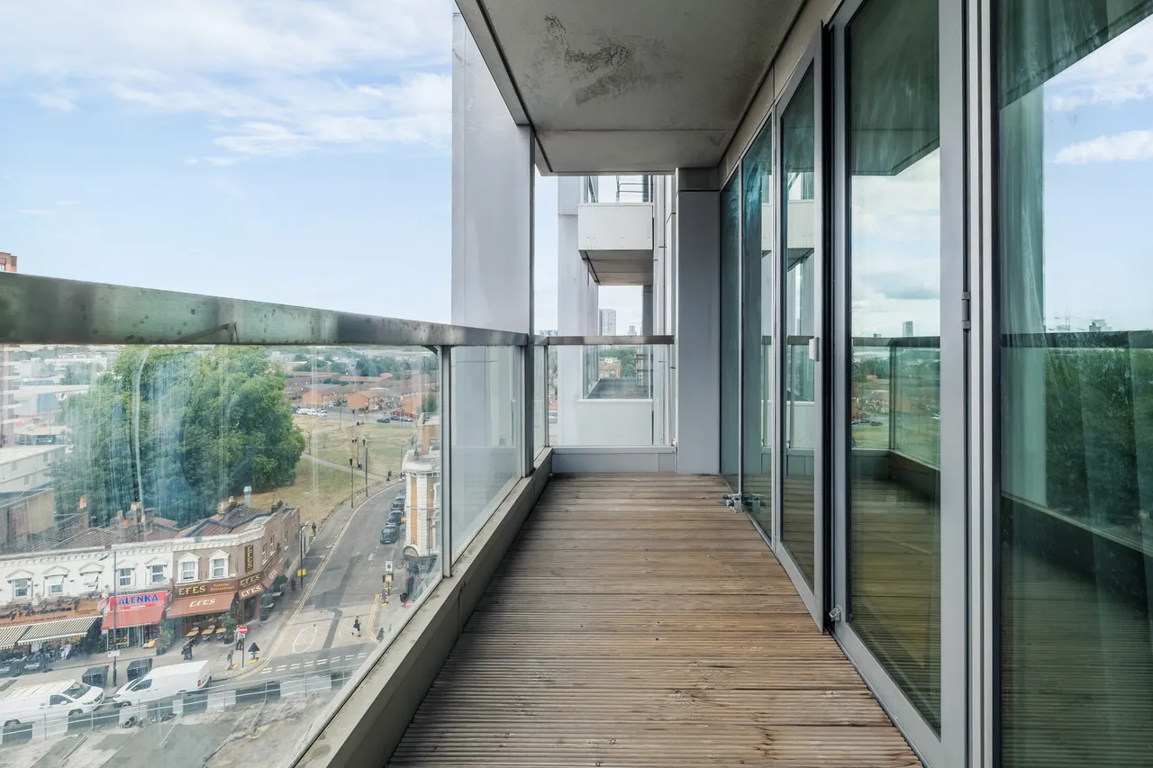 Barking Road, London, E16, photo 11
