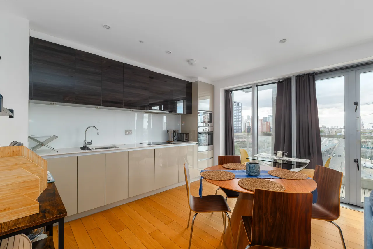 Barking Road, London, E16, photo 3