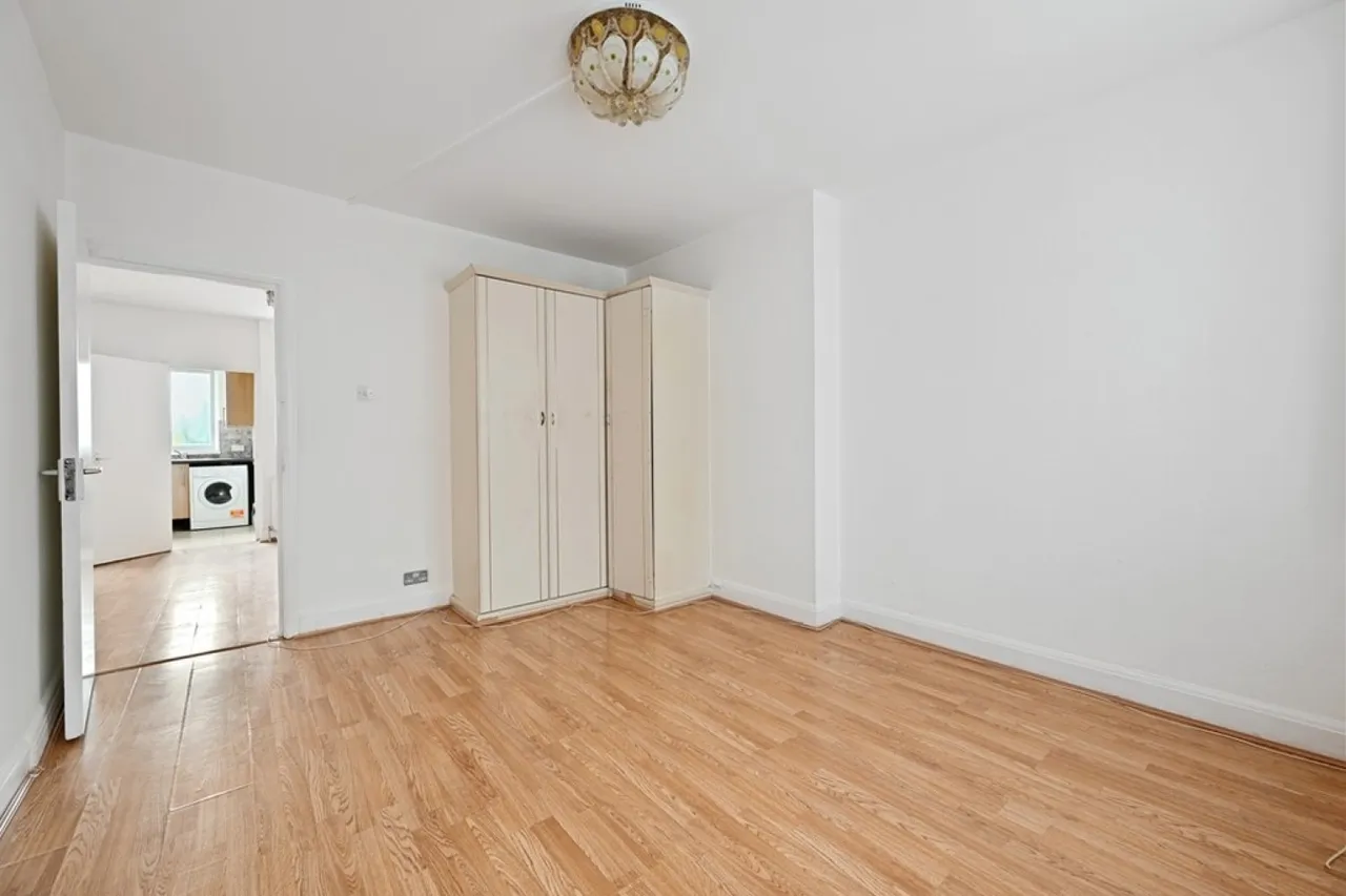 Greenford Avenue, London, W7, photo 11
