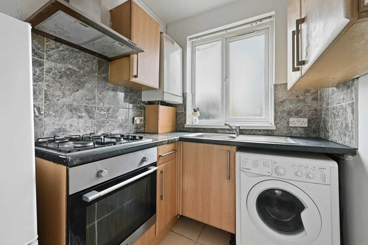 Greenford Avenue, London, W7, photo 3