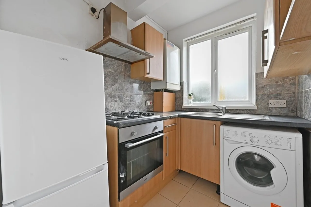 Greenford Avenue, London, W7, photo 4