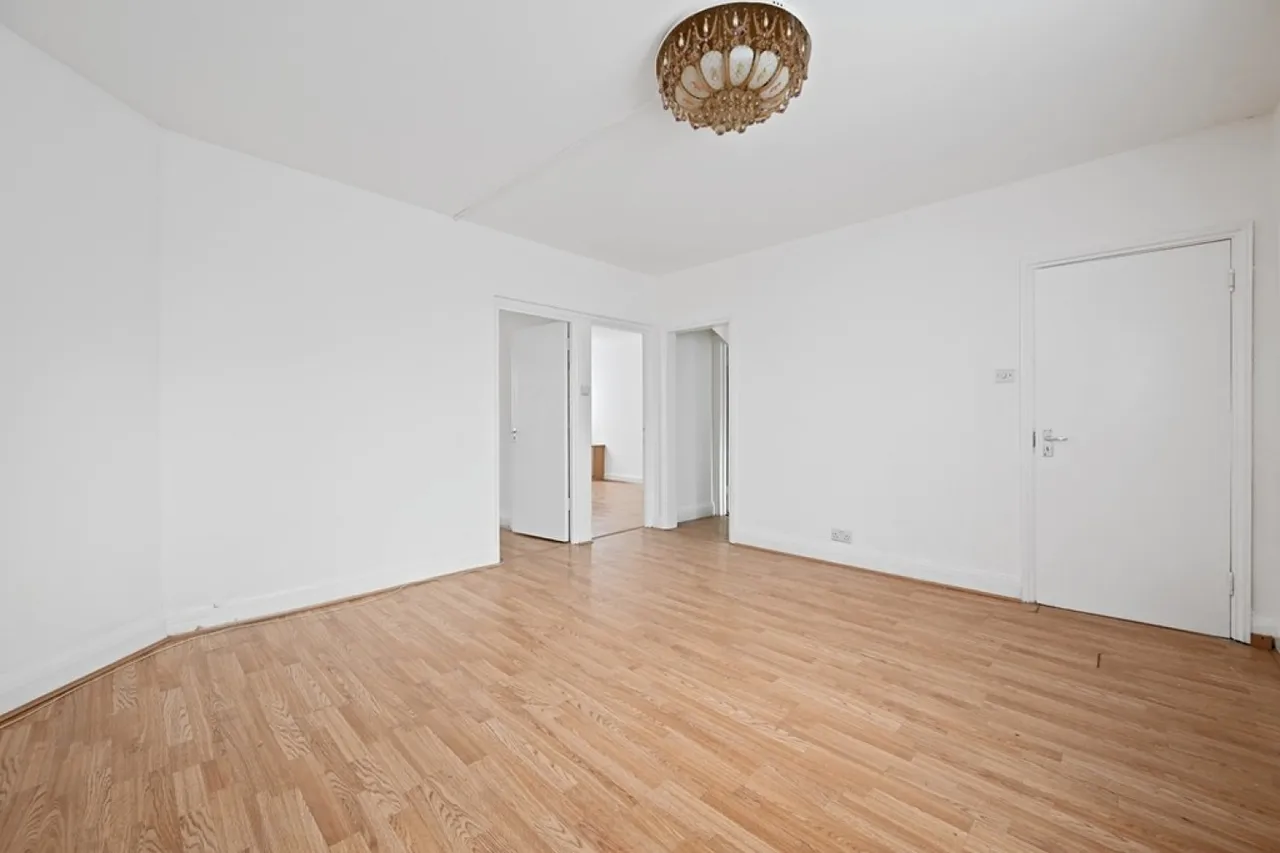 Greenford Avenue, London, W7, photo 6