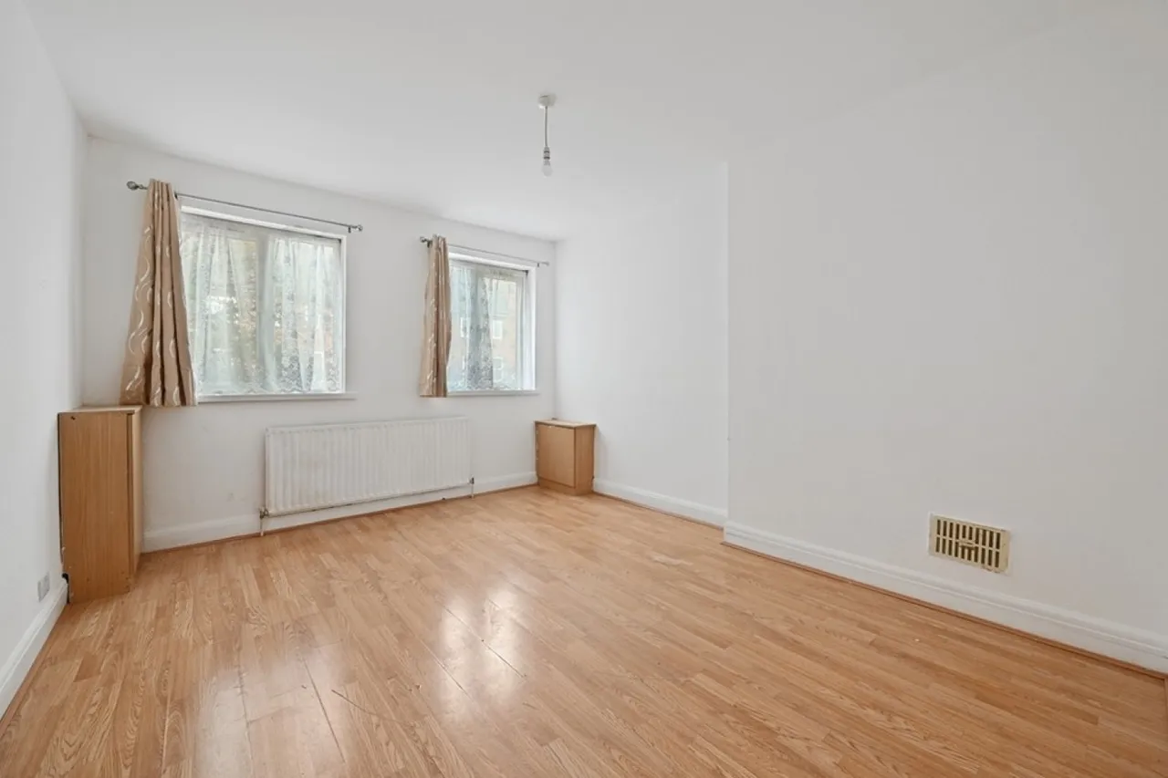 Greenford Avenue, London, W7, photo 13