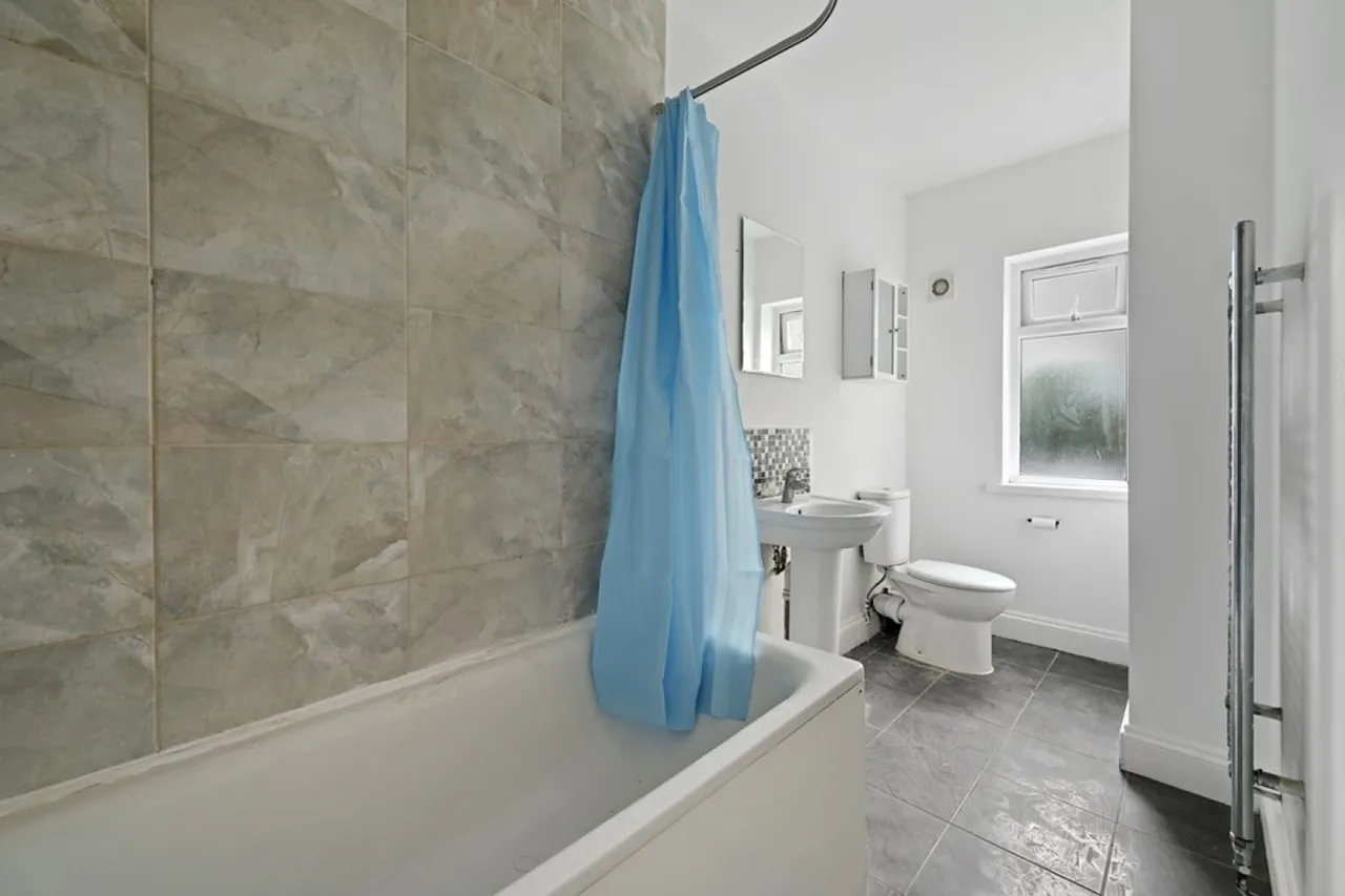 Greenford Avenue, London, W7, photo 9