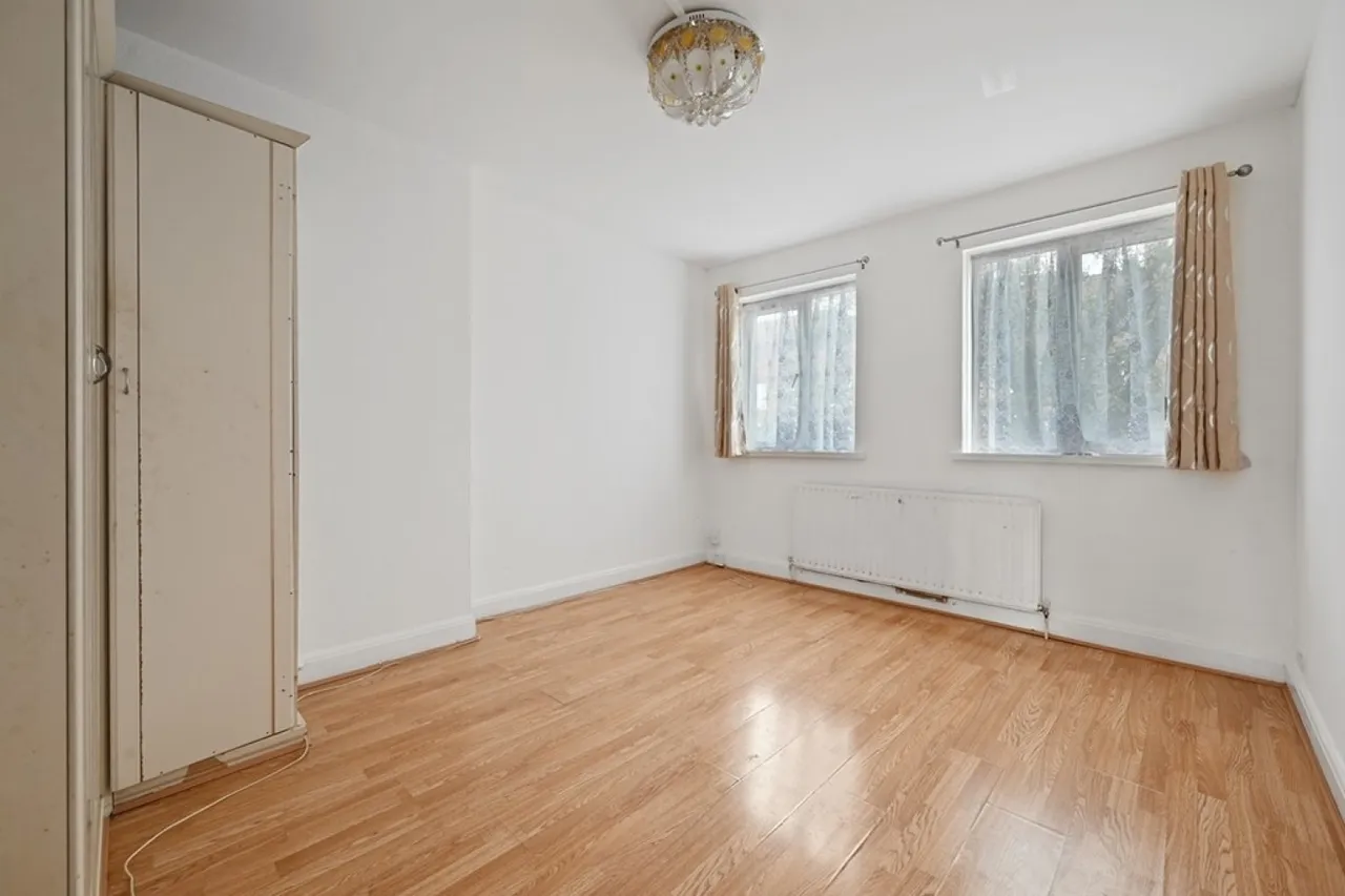 Greenford Avenue, London, W7, photo 12