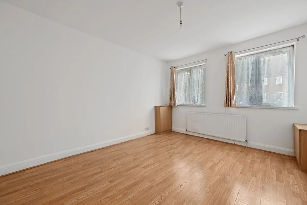 Greenford Avenue, London, W7, photo 14