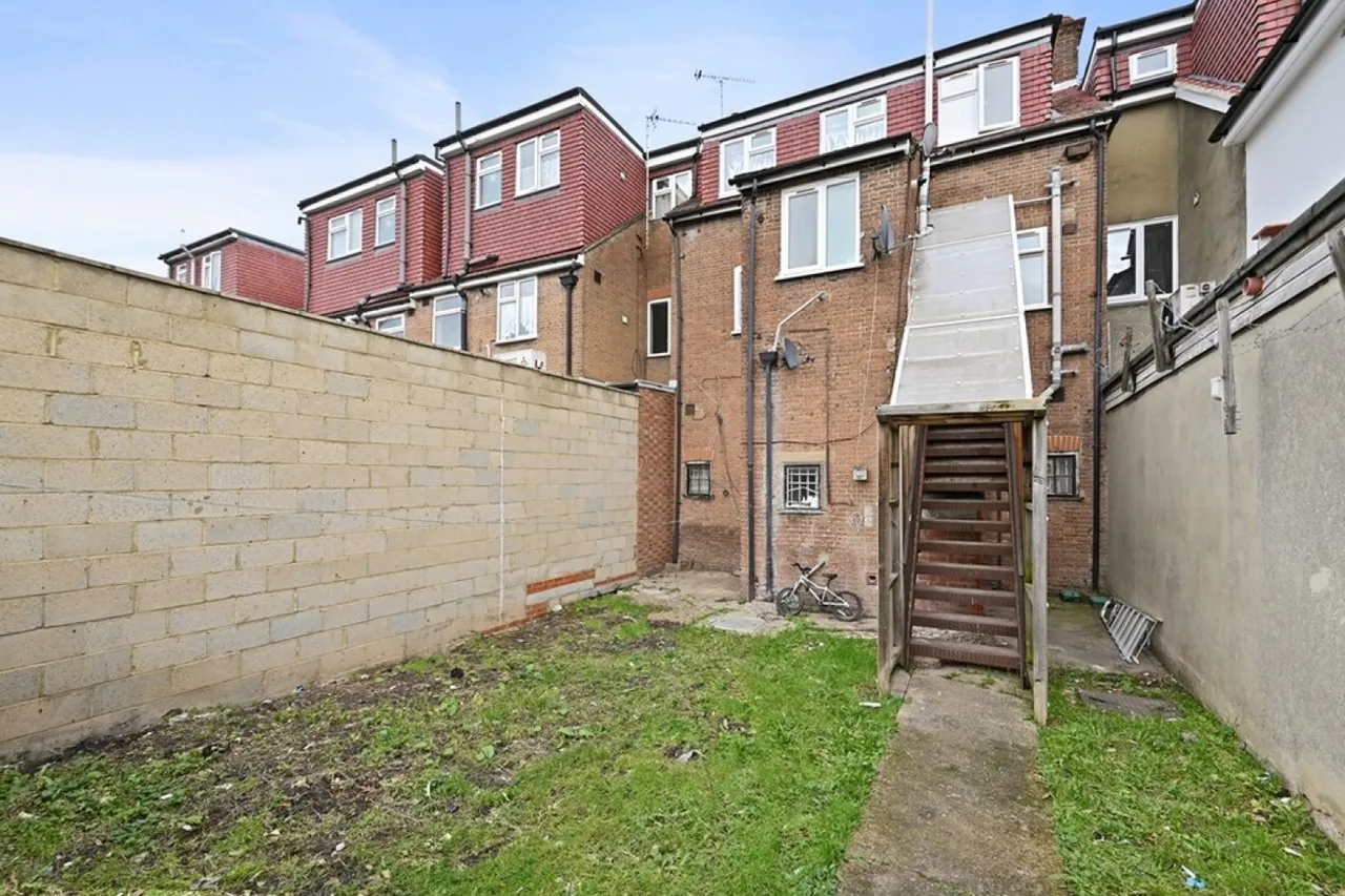 2 bed flat to rent, Greenford Avenue, London, W7