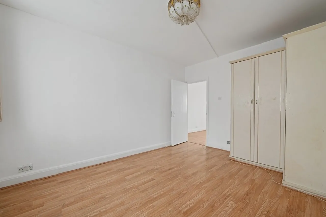 Greenford Avenue, London, W7, photo 10