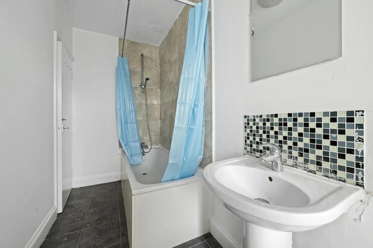 Greenford Avenue, London, W7, photo 8