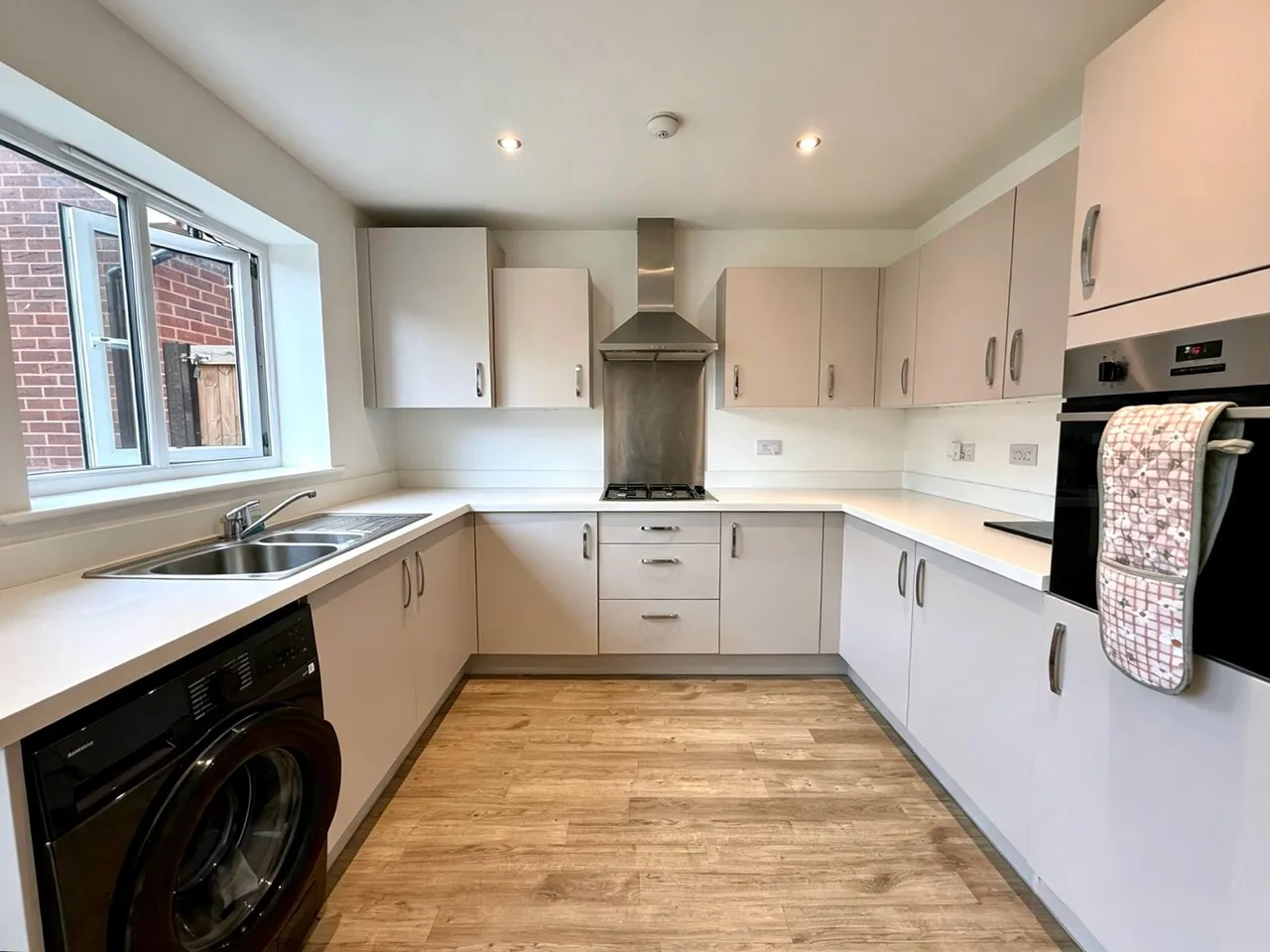 Saxon Close, Swindon, Wiltshire, SN4 0GF, photo 4
