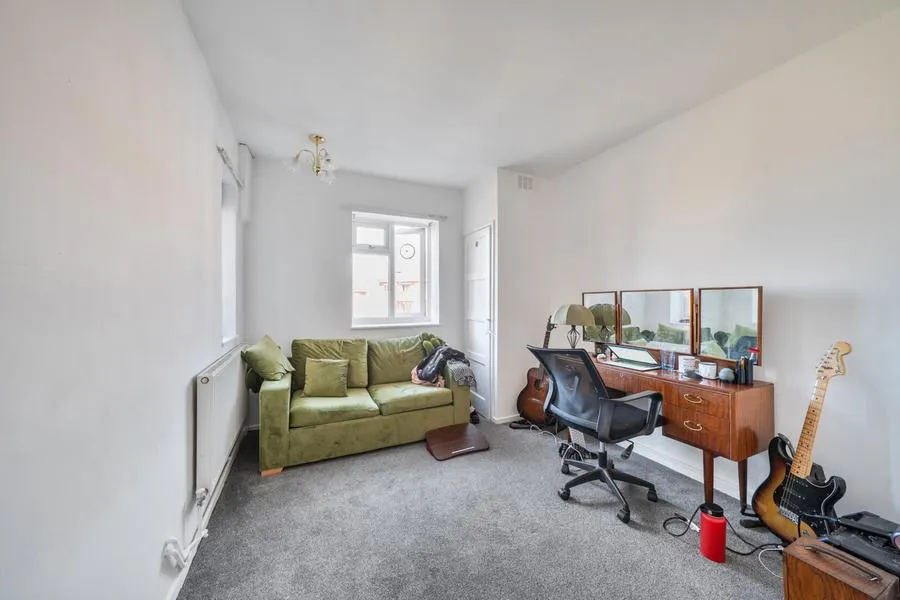 Elmshurst Crescent, London, N2, photo 13
