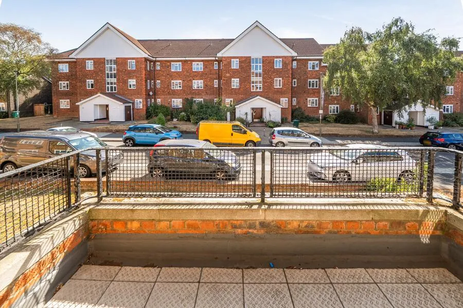 Elmshurst Crescent, London, N2, photo 19