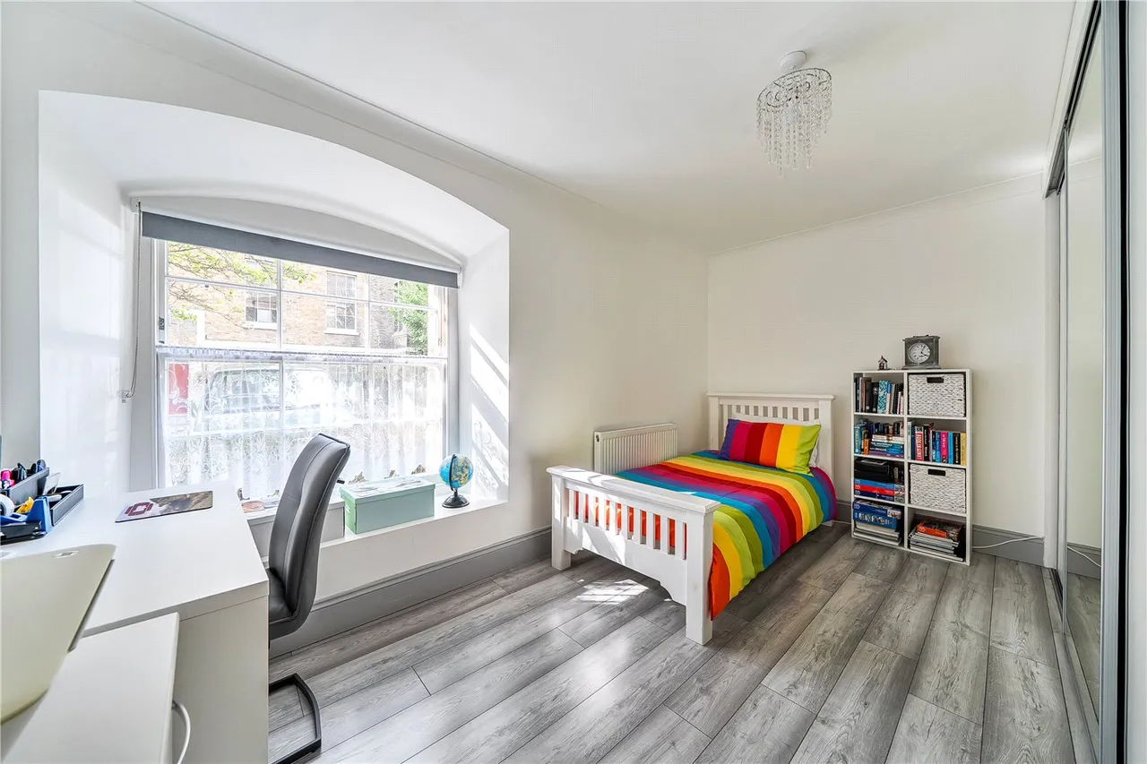 2 bed flat for sale — Royal Herbert Pavilions, Gilbert Close, Shooters Hill, London, SE18