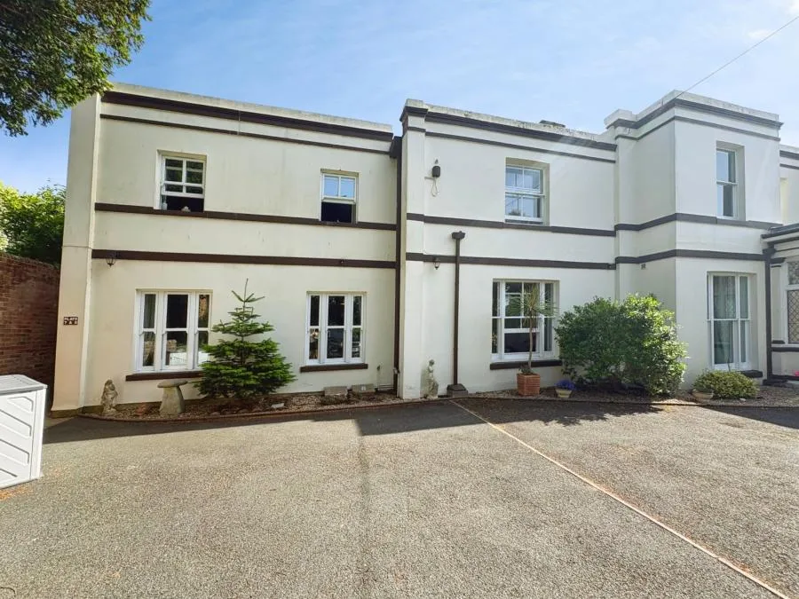 2 bed flat for sale, Millfield Avenue, East Cowes, PO32