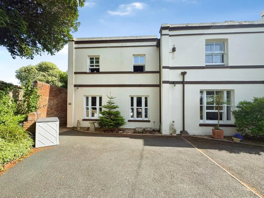 Millfield Avenue, East Cowes, PO32, photo 16