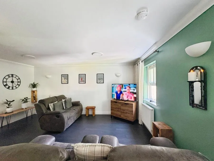 Millfield Avenue, East Cowes, PO32, photo 4