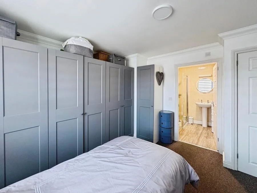 Millfield Avenue, East Cowes, PO32, photo 9