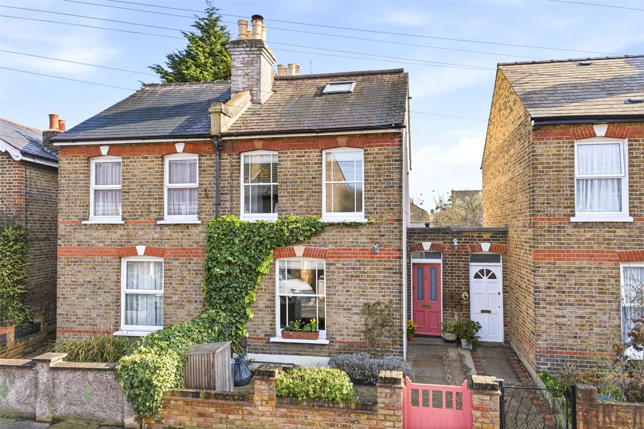 3 bed house for sale — Field Lane, Teddington, TW11 9AS