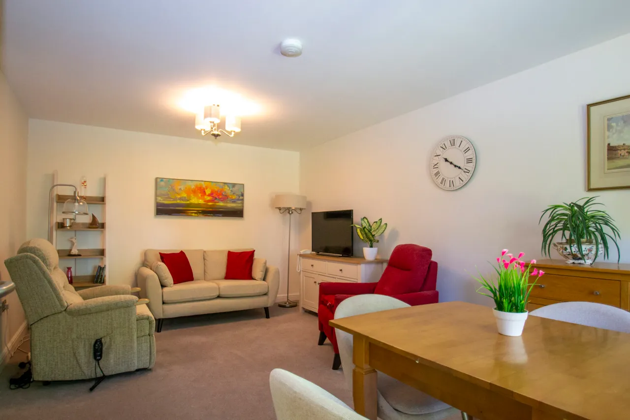 Eaves Court The Retreat, Princes Risborough, HP27, photo 3