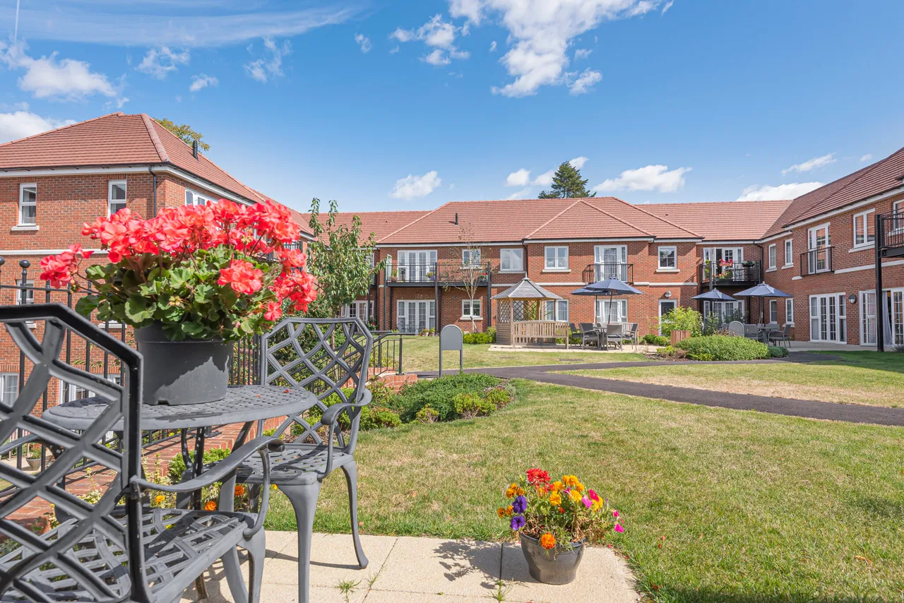 Eaves Court The Retreat, Princes Risborough, HP27, photo 14