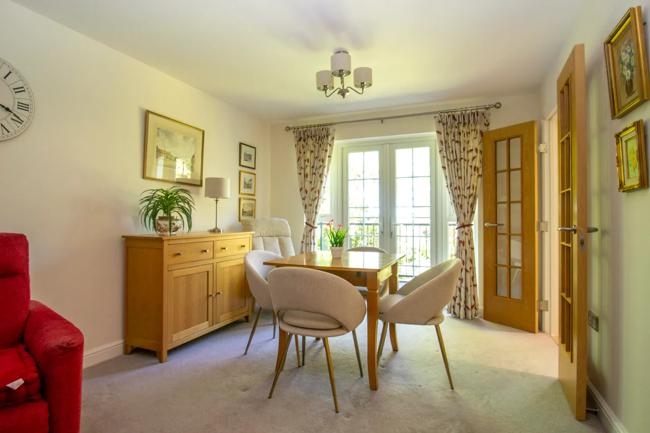 Eaves Court The Retreat, Princes Risborough, HP27, photo 2