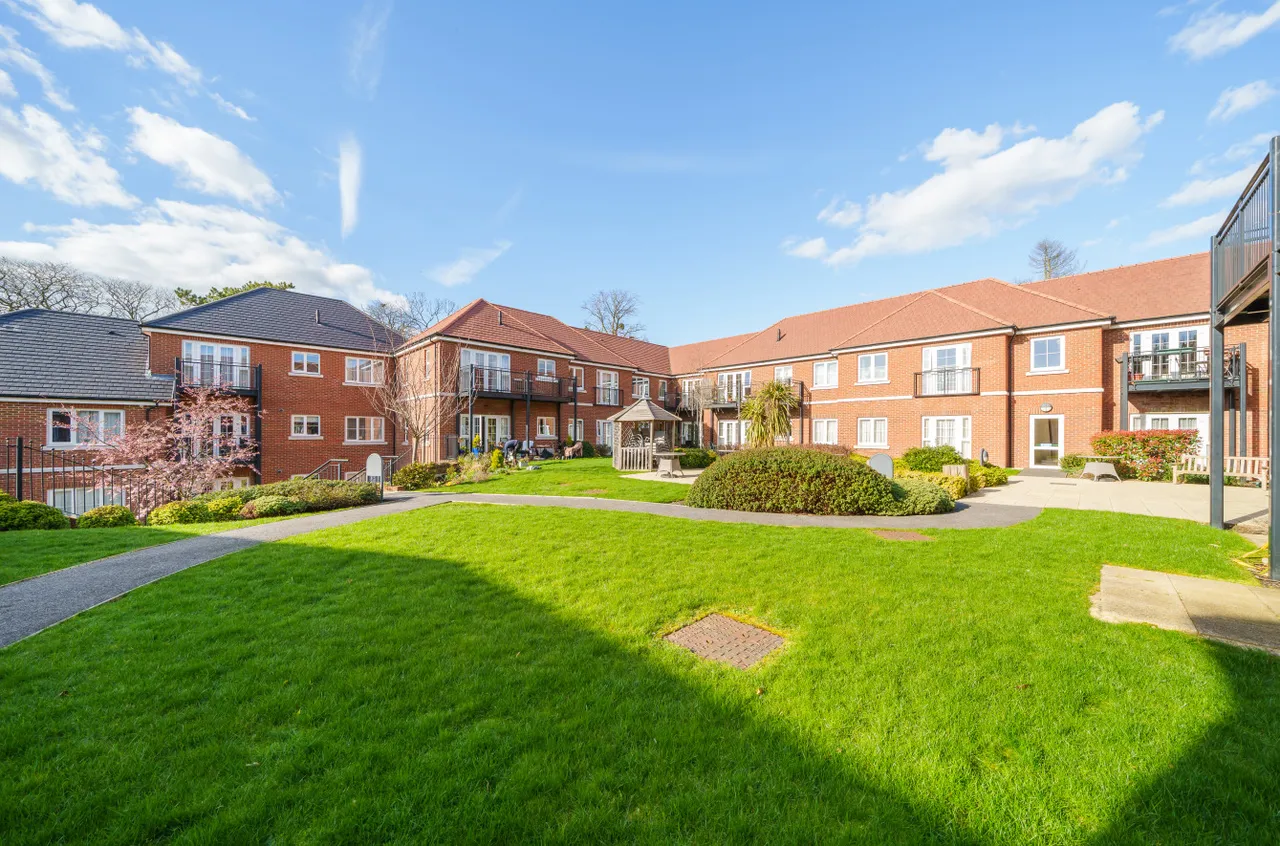 Eaves Court The Retreat, Princes Risborough, HP27, photo 11