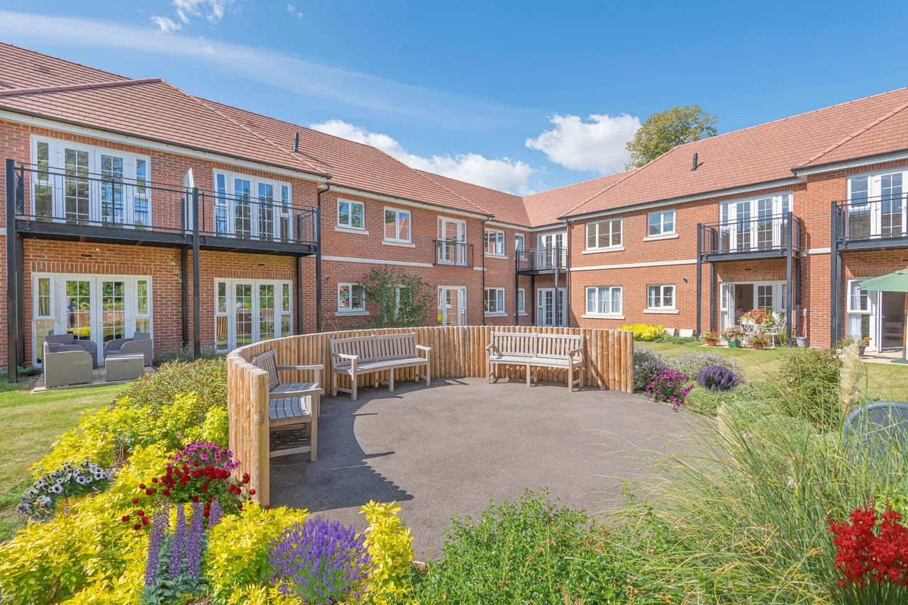 Eaves Court The Retreat, Princes Risborough, HP27, photo 13