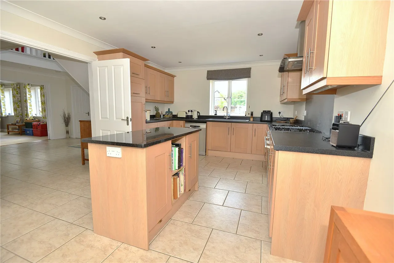 Quavey Road, Redlynch, Salisbury, Wiltshire, SP5 2HL, photo 5