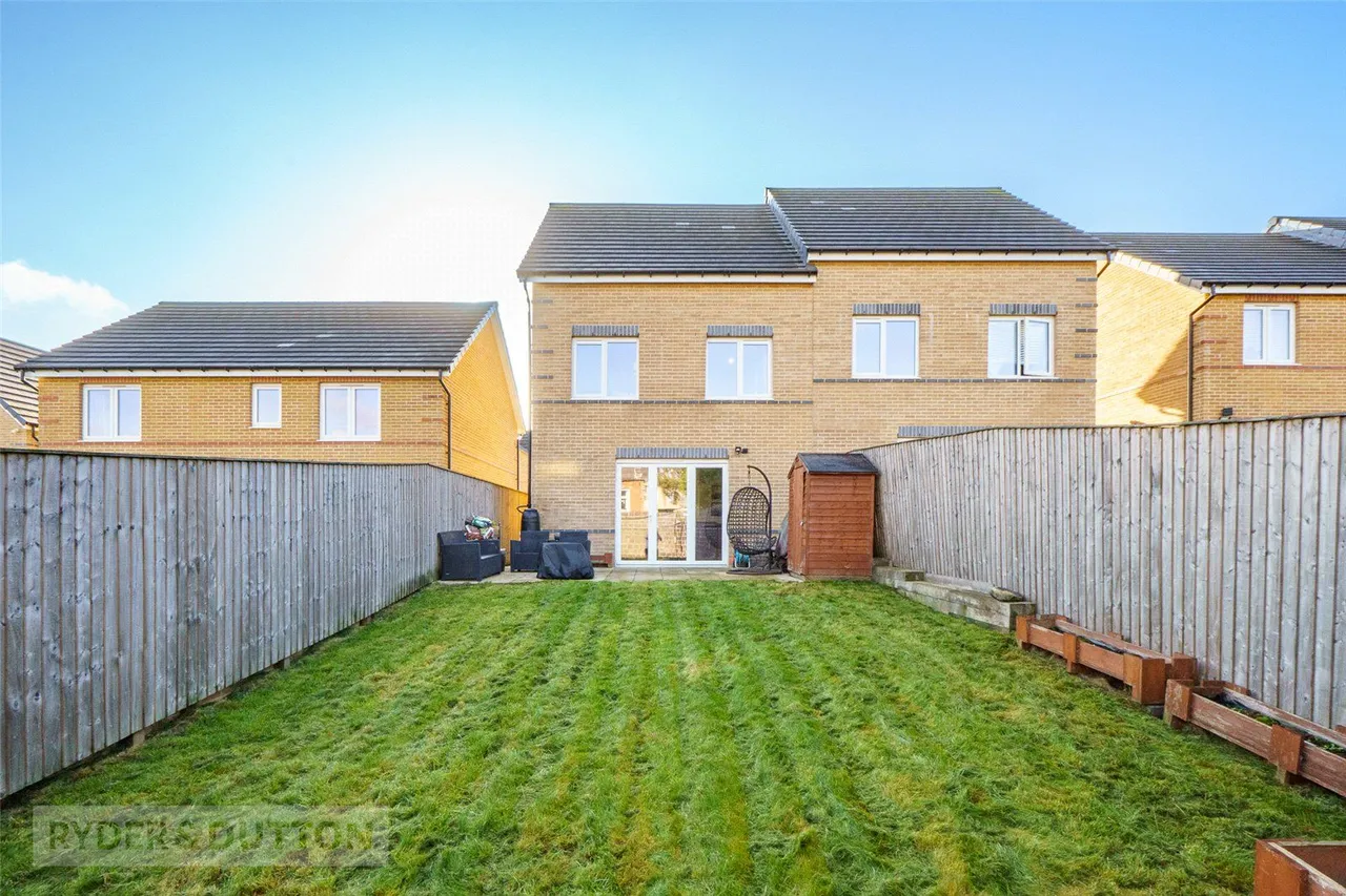 Turnstone Way, Crosland Moor, HD4, photo 17