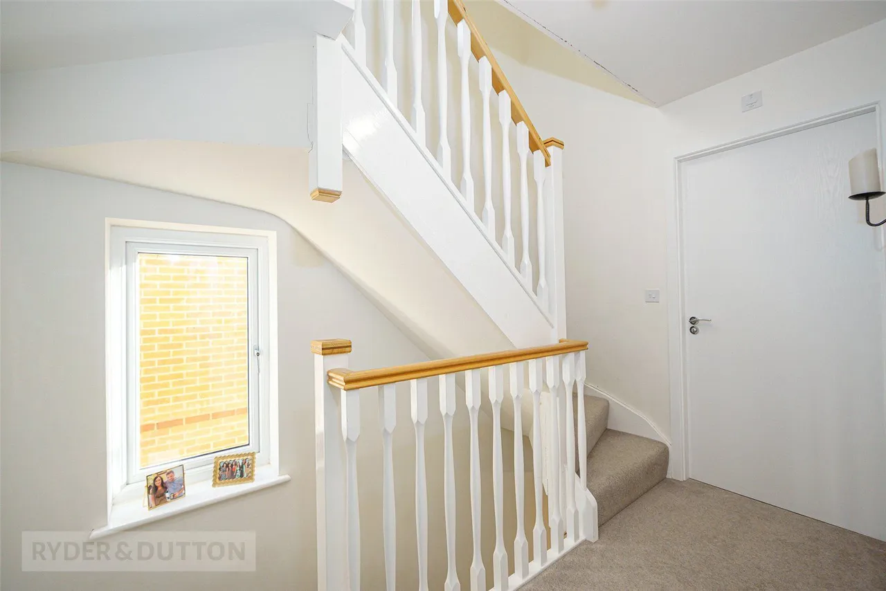 Turnstone Way, Crosland Moor, HD4, photo 11