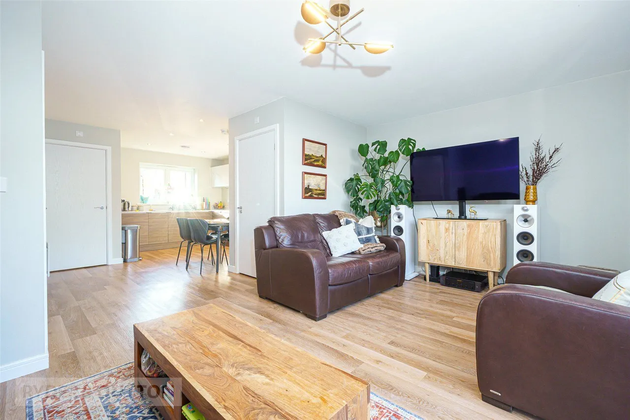 Turnstone Way, Crosland Moor, HD4, photo 6